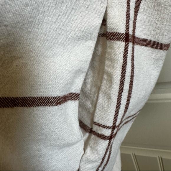 Universal thread women’s flannel shirt small cream brown‎ - Picture 4 of 8